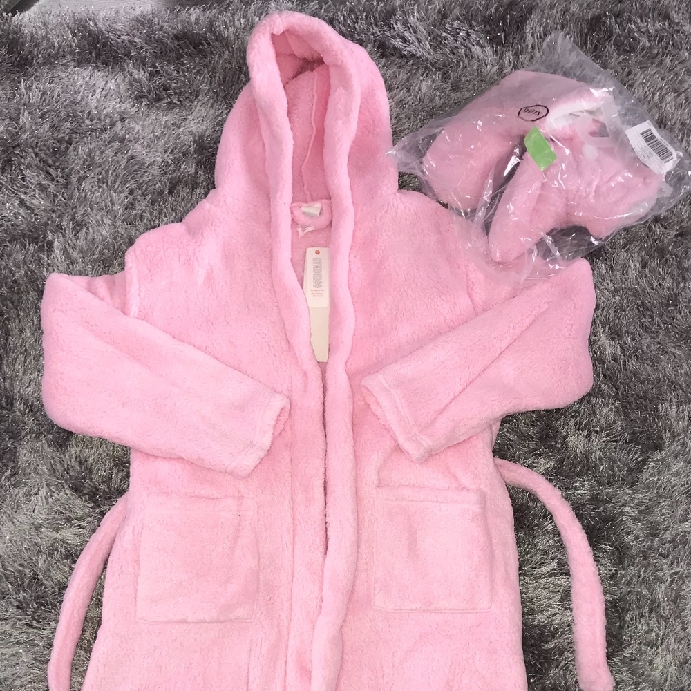 Gymboree robe and slippers set